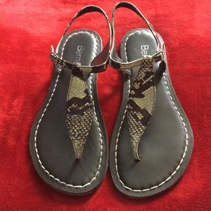 Bernardo Snakeskin T-Strap Sandals Sz 9